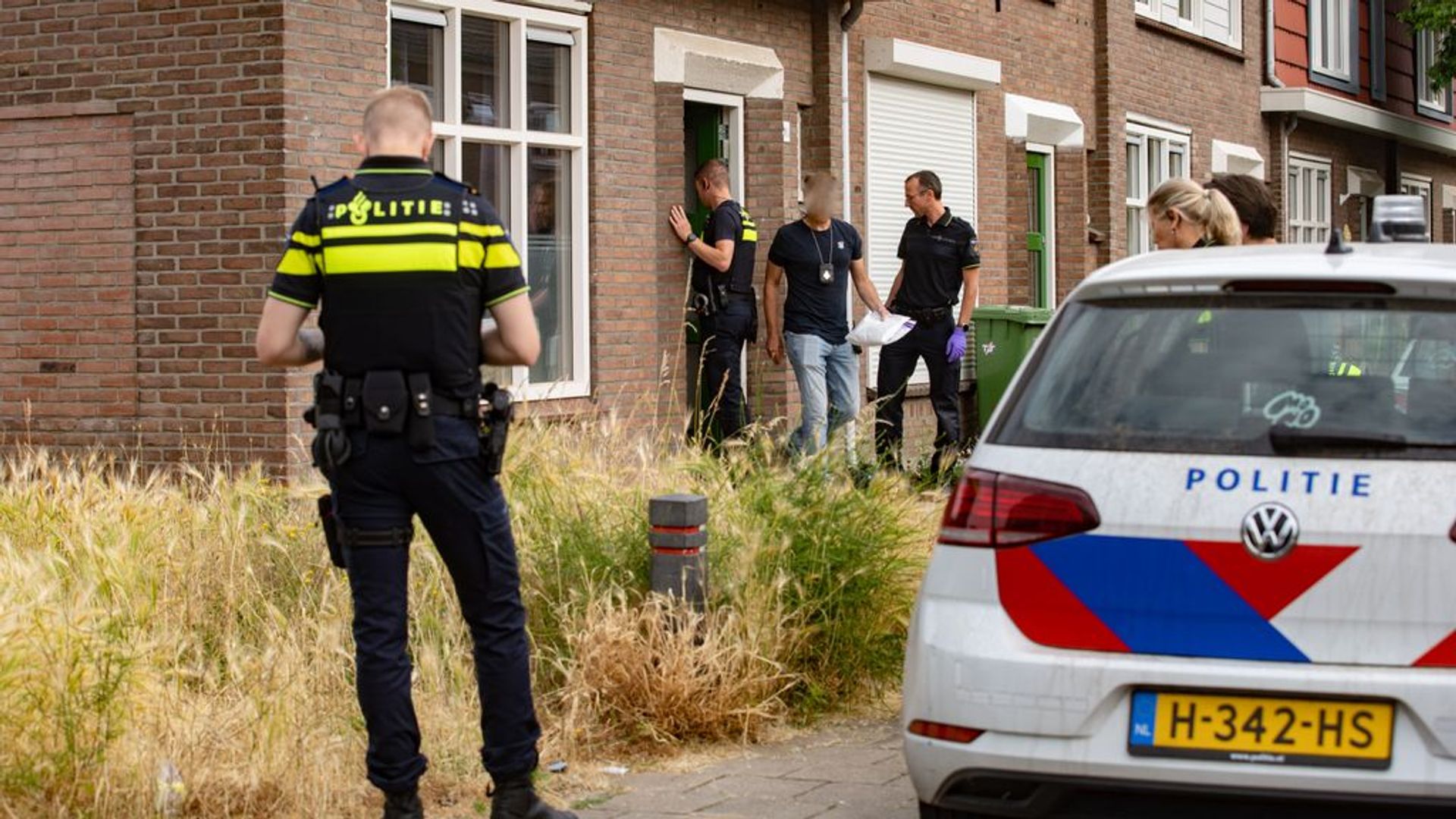 Politie Valt Woningen Binnen In Drugsonderzoek - Omroep Gelderland