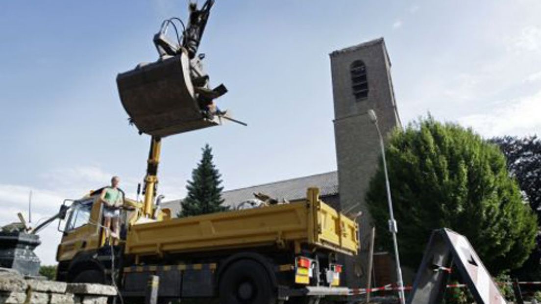 Nooddak voor kerktoren Vragender