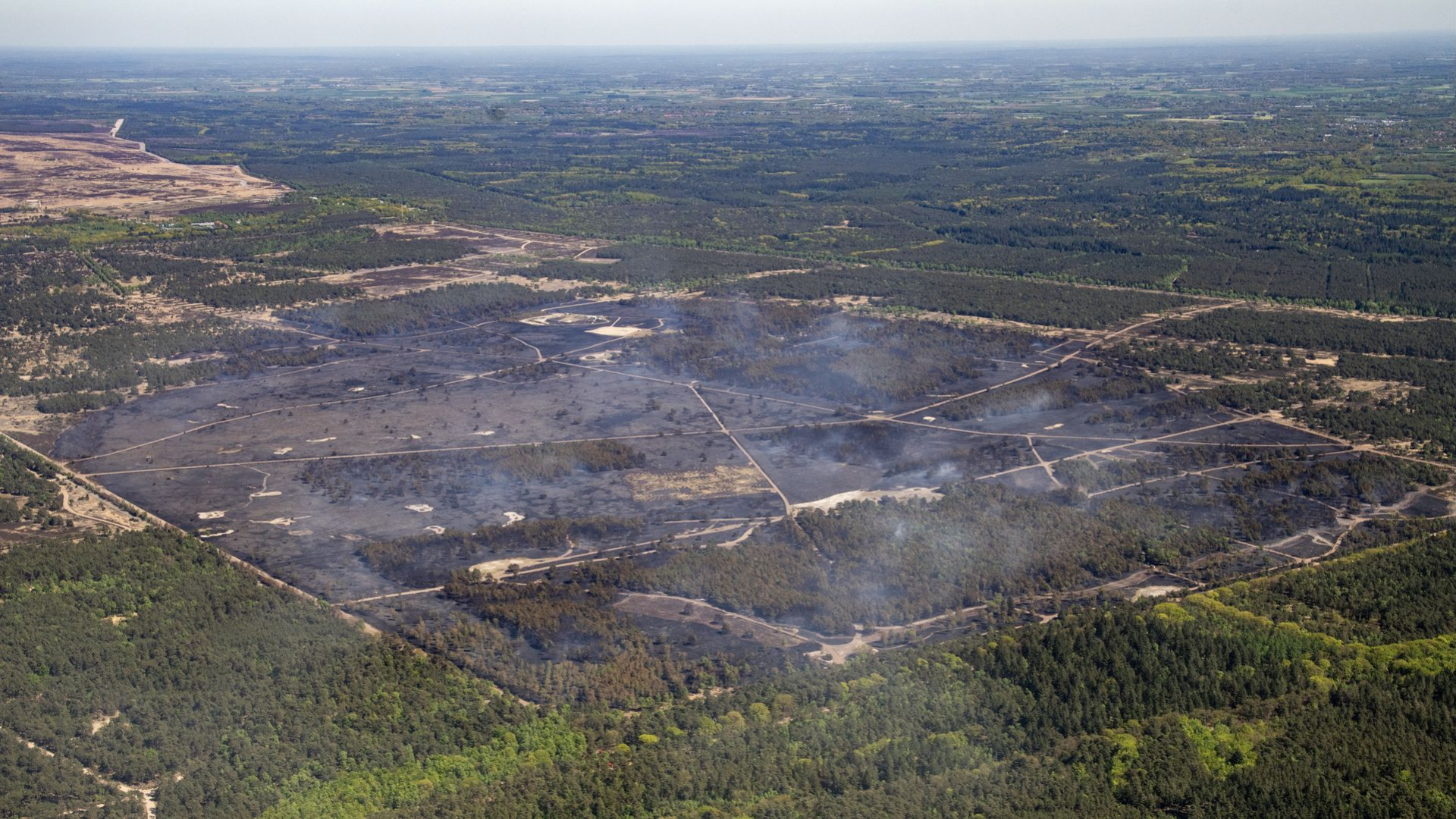 Foto: Nog geen sein brand meester • hulp uit Duitsland en Frankrijk