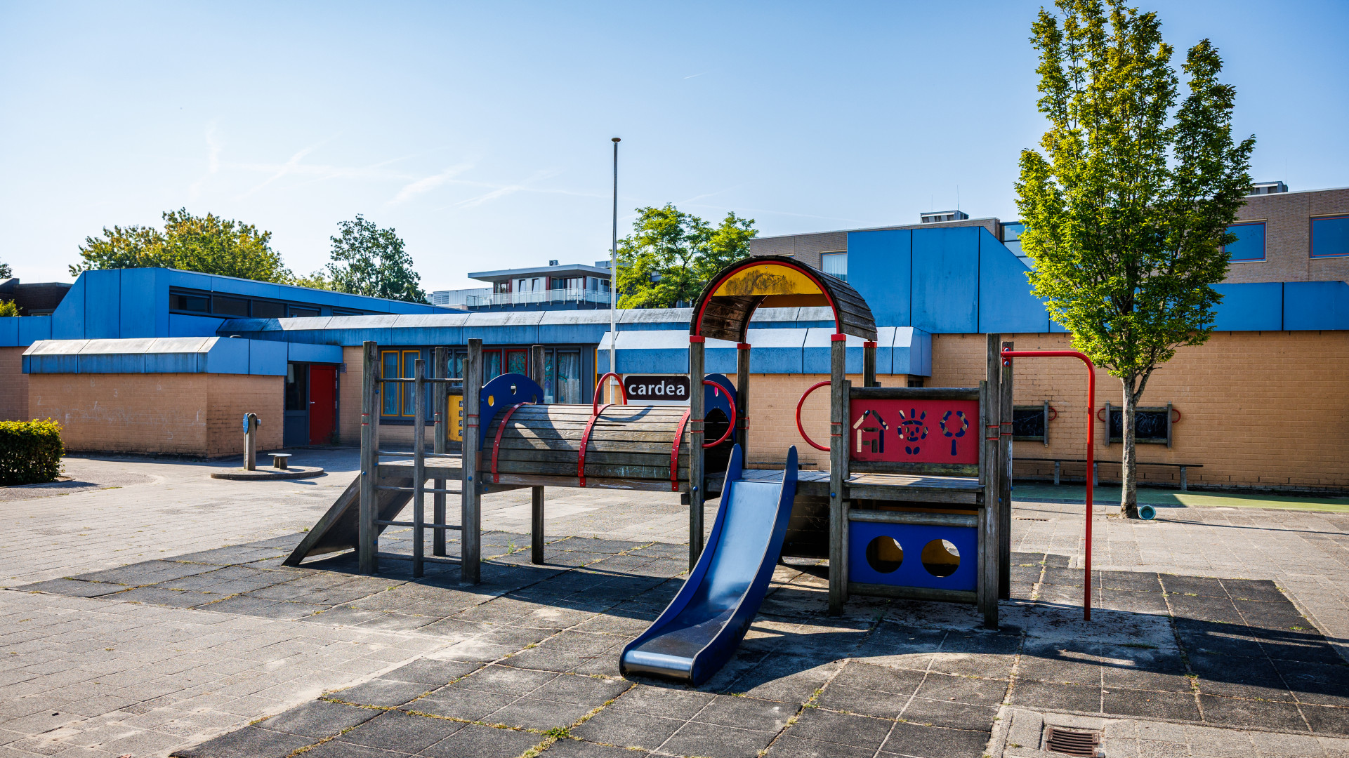 Het gebouw van basisschool Op Maat aan de Henry Dunantweg