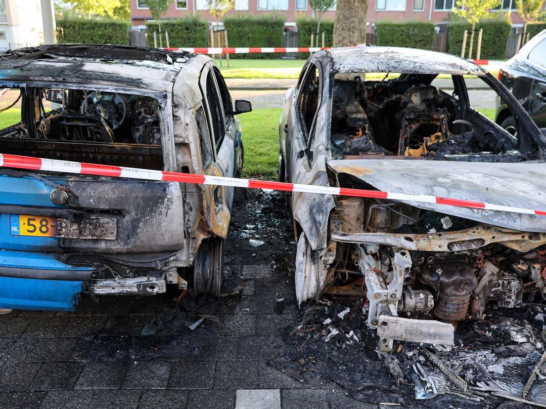 Uitgebrande auto's in Vlaardingen Westwijk