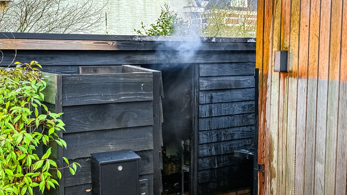 Schuur gaat in vlammen op in Abcoude