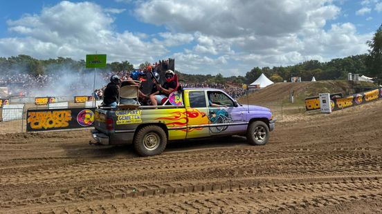 LIVE Zwarte Cross | Volwassenen wachten op Ernst & Bobbie • gekke creaties op de crossbaan