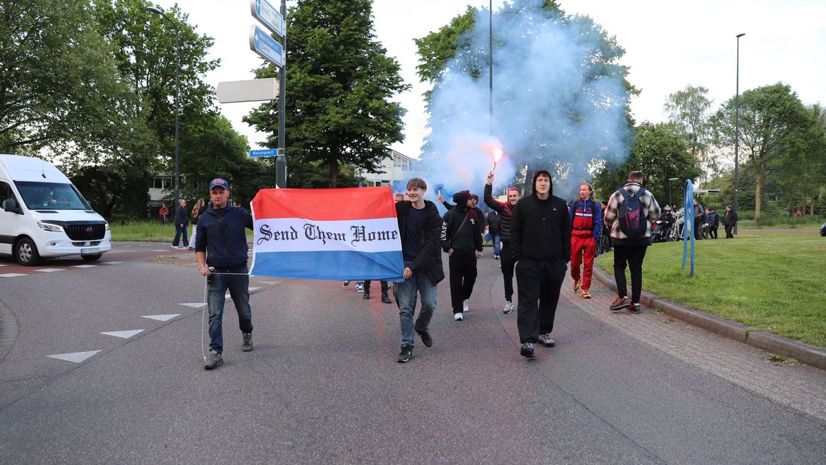 Zes personen aangehouden bij anti-azc demonstratie