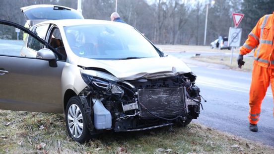 Ravage na botsing • drugslab leeggehaald. Ravage na botsing • drugslab leeggehaald.