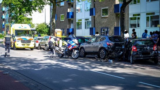 Grote stroomstoring Uithuizen en Usquert • Ravage op Eikenlaan in Stad na ongeval. Grote stroomstoring Uithuizen en Usquert • Ravage op Eikenlaan in Stad na ongeval.
