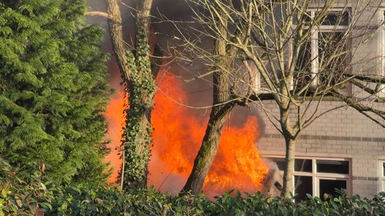 Omwonenden zien vlammen uitslaan, grote schade school na brandstichting