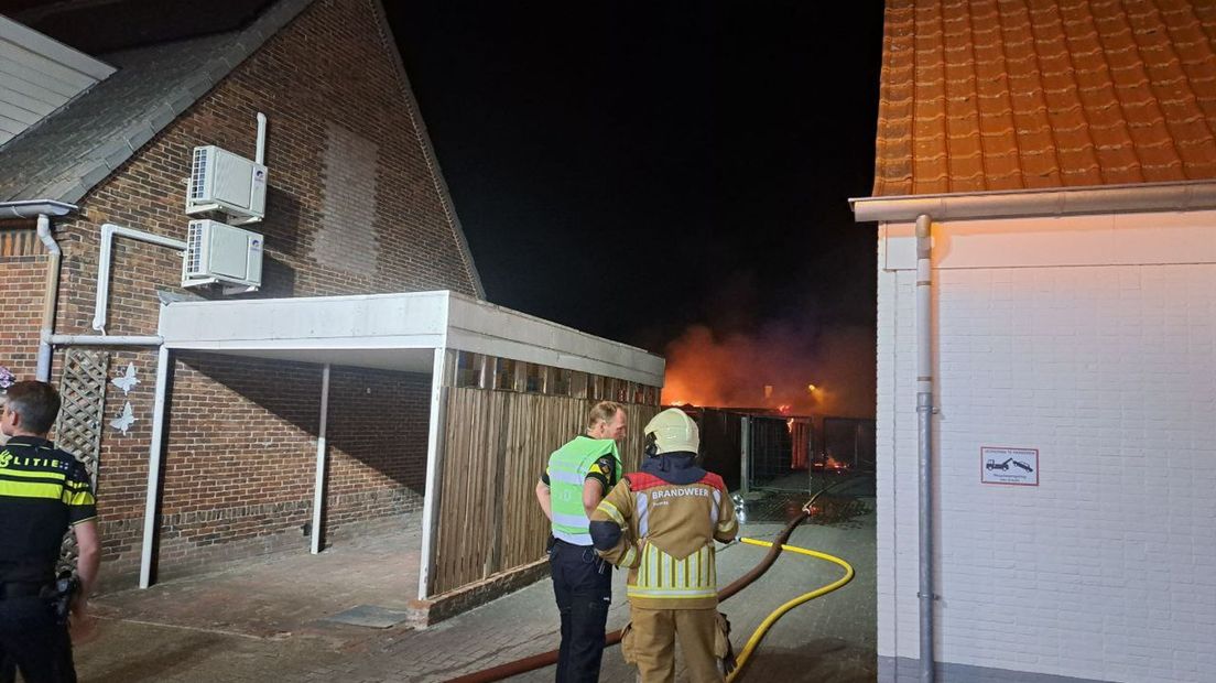 Brand in tuinhuis achter woning in Almelo