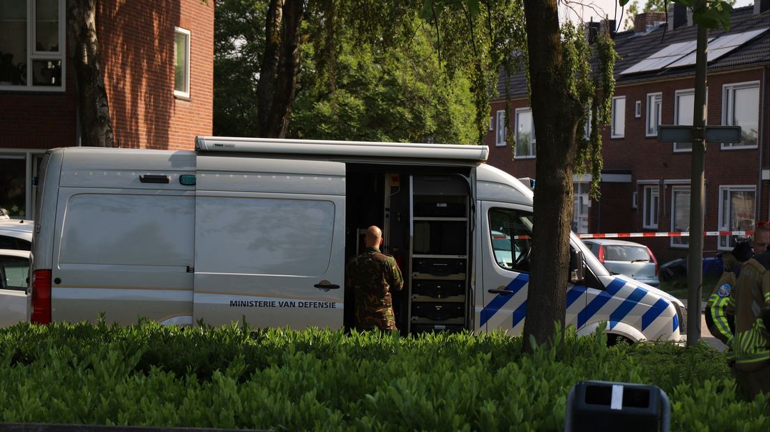 Explosieven Opruimingsdienst in de Resedastraat in Hengelo.