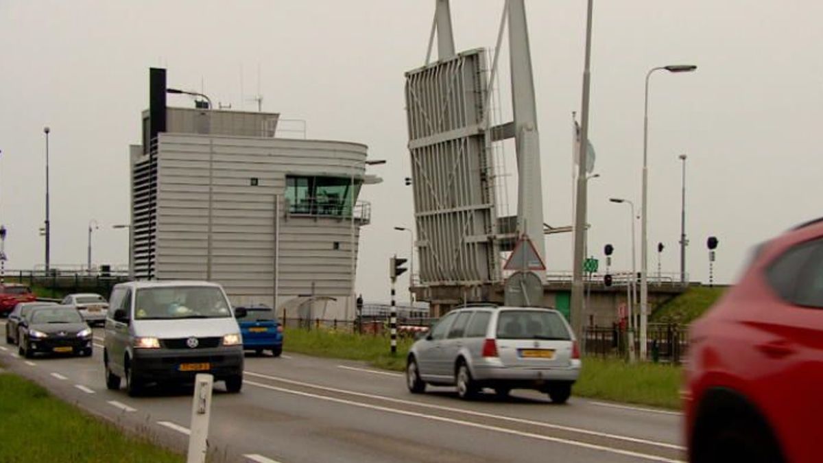 Als deze brug bij Bruinisse niet snel gemaakt wordt kost dat de recreatiesector miljoenen