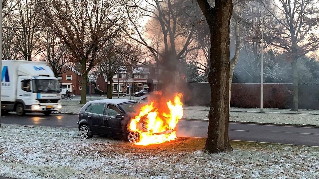 Auto in brand in Oldenzaal