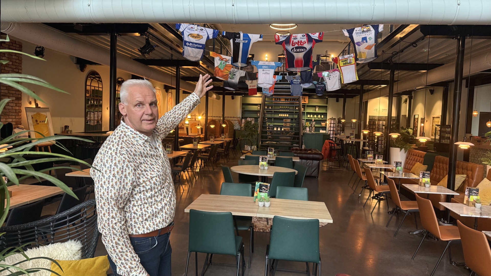 Unieke wielershirts voor even te bewonderen in Veenendaal: 'Dit is het crème de la crème'