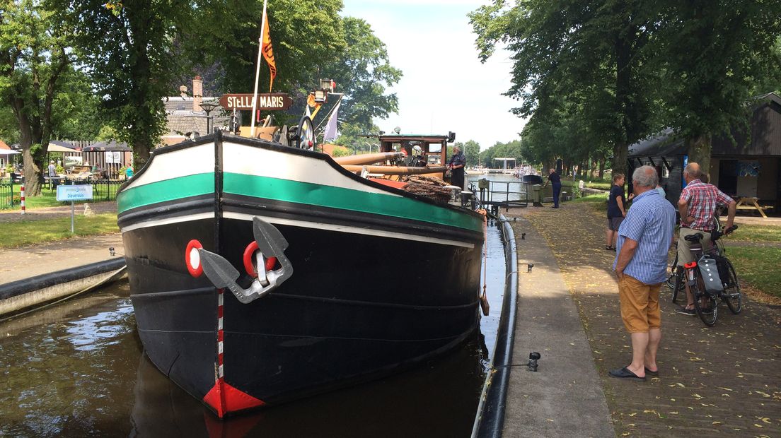 historisch schip in de Dieversluis