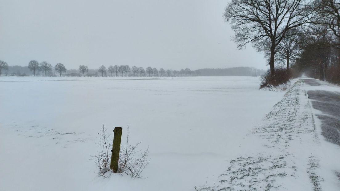Het ondergesneeuwde buitengebied van Weerselo