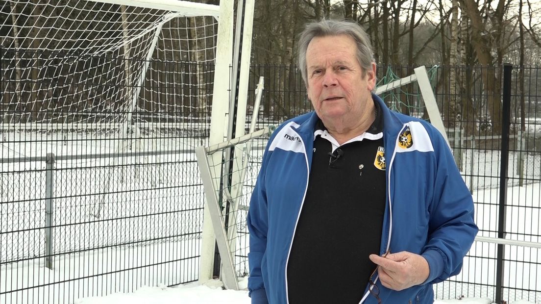 Bij Jaap Bosman stroomt er geel-zwart bloed door de aderen. Zijn onvoorwaardelijke clubliefde uit hij door zich al bijna 30 jaar als vrijwilliger in te zetten voor Vitesse. Geen klus is hem teveel, want zonder vrijwilligers kan ook een betaald voetbal organisatie als Vitesse niet bestaan.