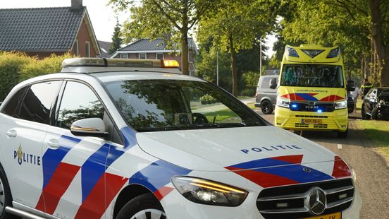 Automobilist ernstig gewond na botsing met busje in Alteveer Automobilist ernstig gewond na botsing met busje in Alteveer