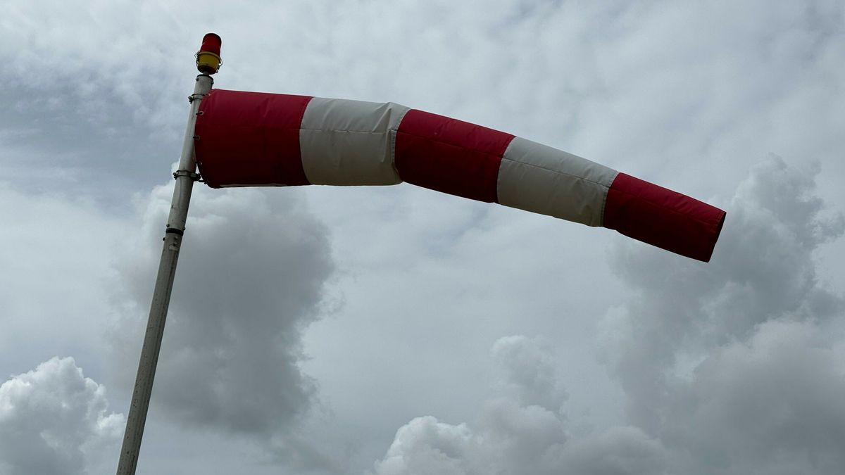 In de middag code geel voor mogelijk zware windstoten | Gewonde na ongeluk in Bolsward