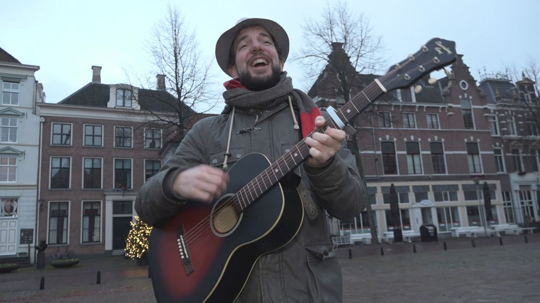 Maarten van Veen is de troubadour van Deventer