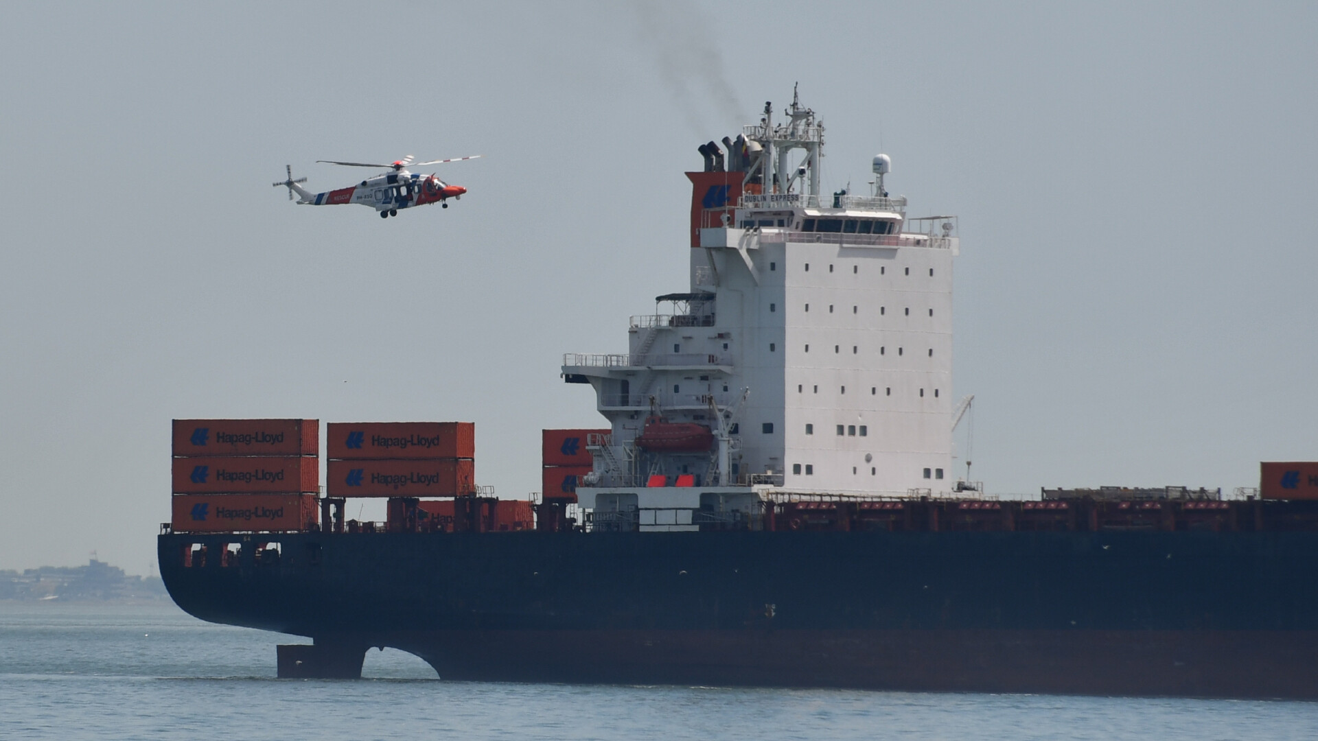 Bemanningslid wordt onwel op vrachtschip en overlijdt