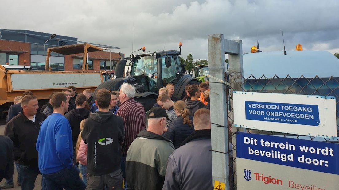 Boeren blokkeren het distributiecentrum in Zwolle