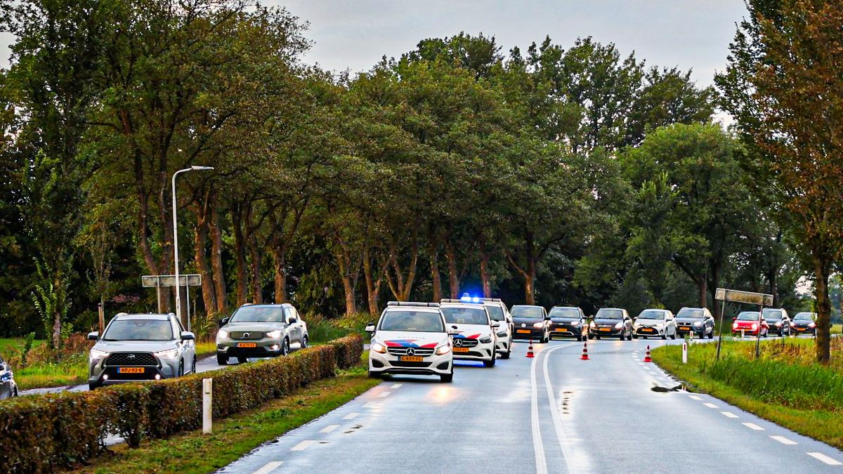 Verkeer tussen Sneek en Leeuwarden heeft last van ongeluk bij Tsienzerbuorren