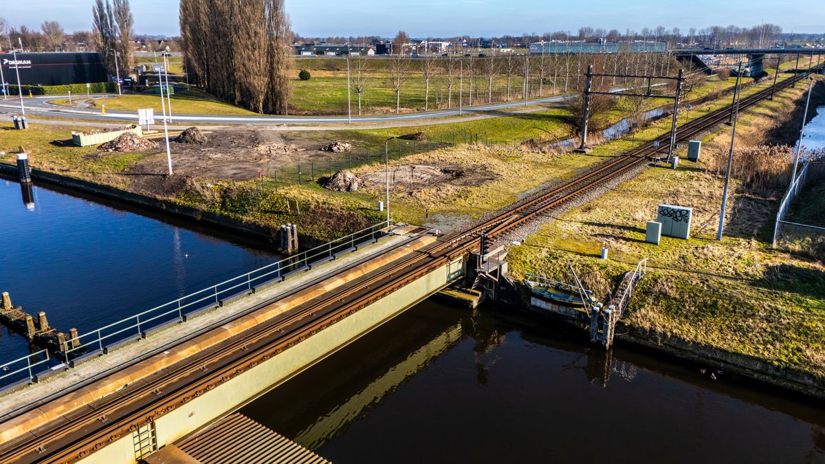 Spoorbrug wordt vervangen, treinverkeer ligt negen maanden plat