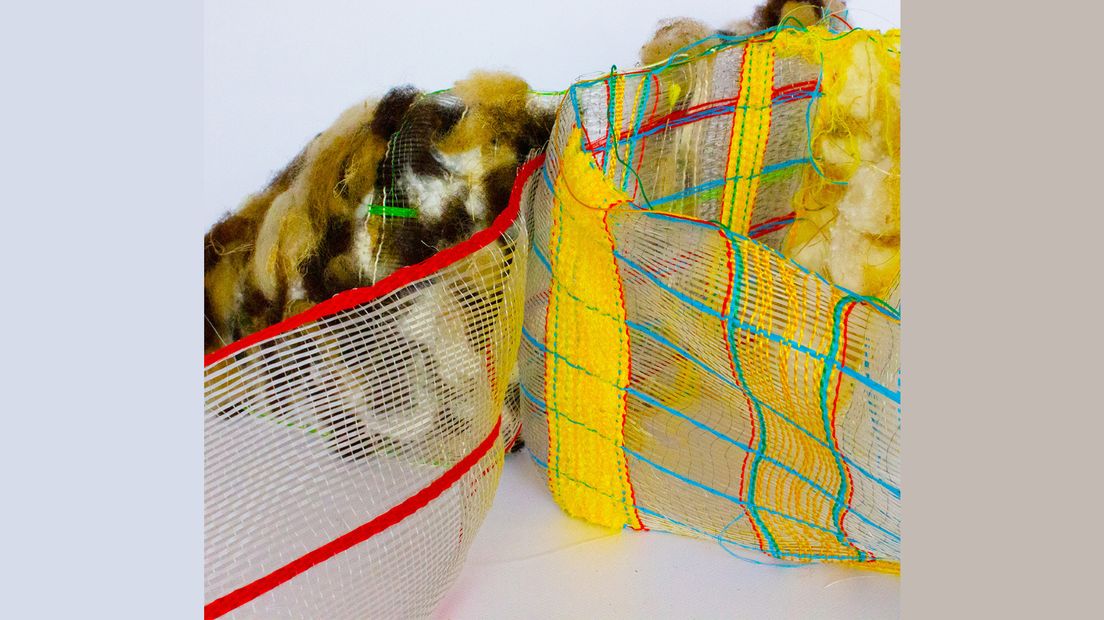 Het werk 'Plastic earth, the blur of the boundaries' door Cathérine Schoenmakers