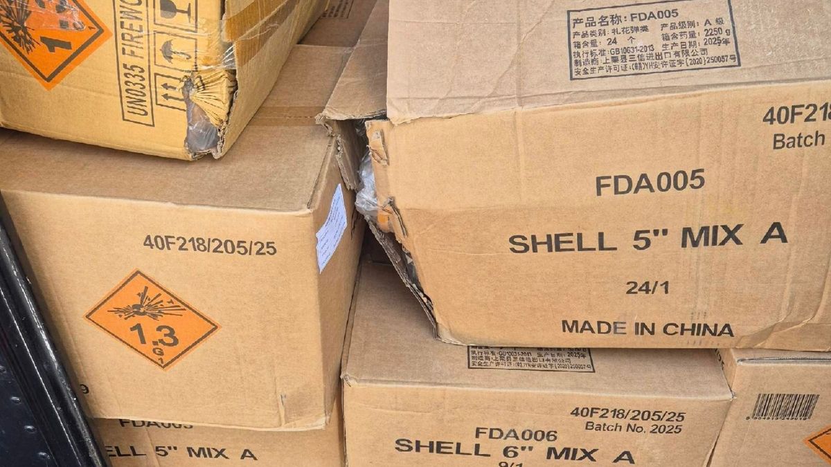 Ruim 2600 kilo zwaar vuurwerk in beslag genomen onder meer bij Heijen: zeven verdachten opgepakt