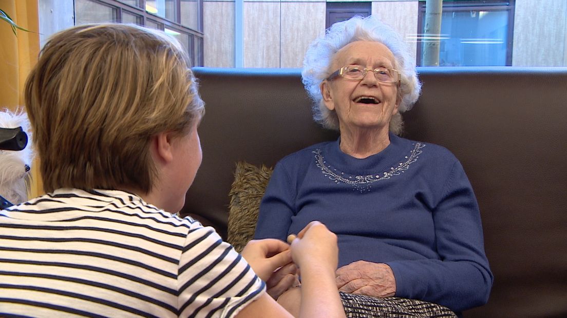 Femke en mevrouw Hovingh zijn maatjes