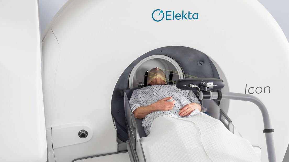 Patiënt wordt bestraald in de Gamma Knife