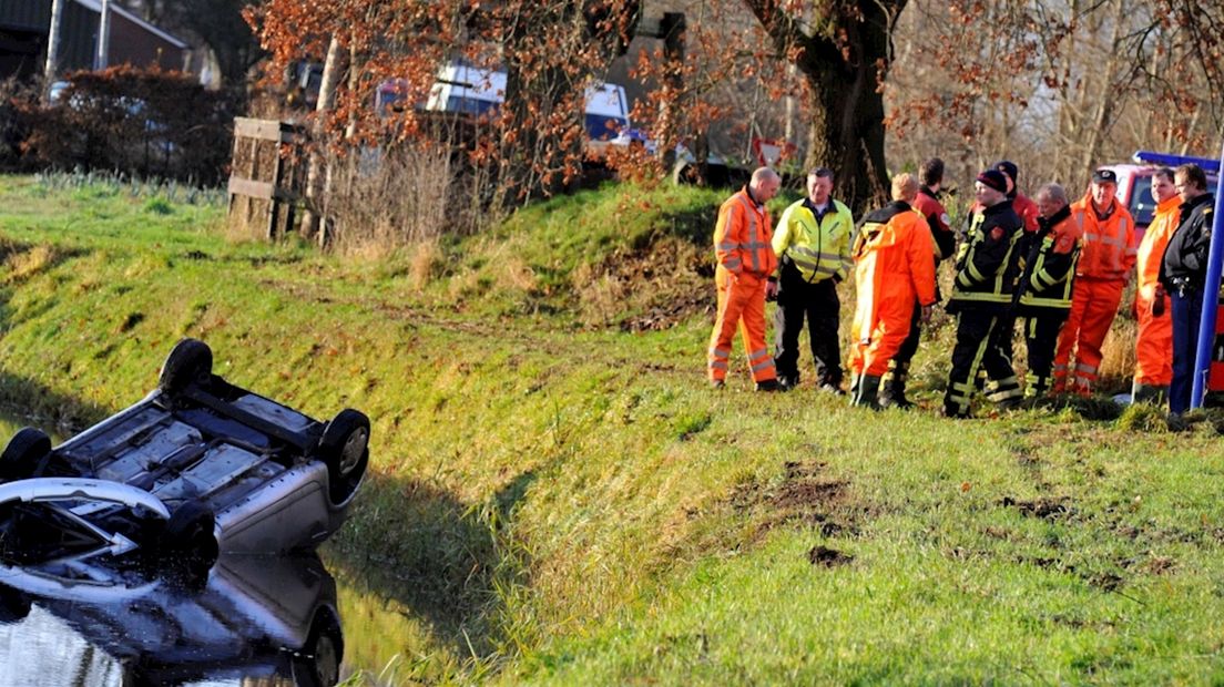 Auto te water in Daarle
