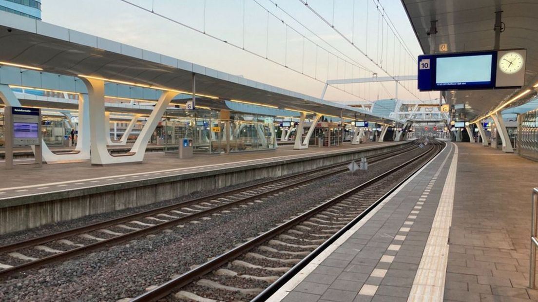 Lege sporen op Arnhem Centraal dinsdagmorgen.