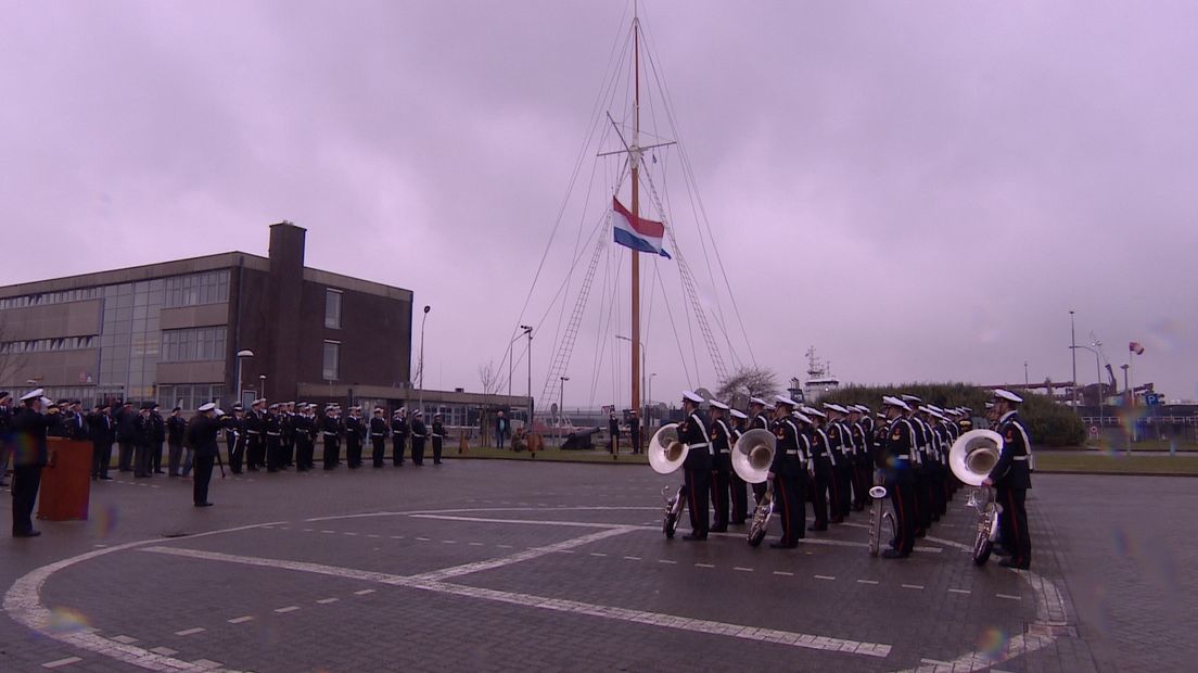 Vlag definitief neergehaald voor marinekazerne Vlissingen
