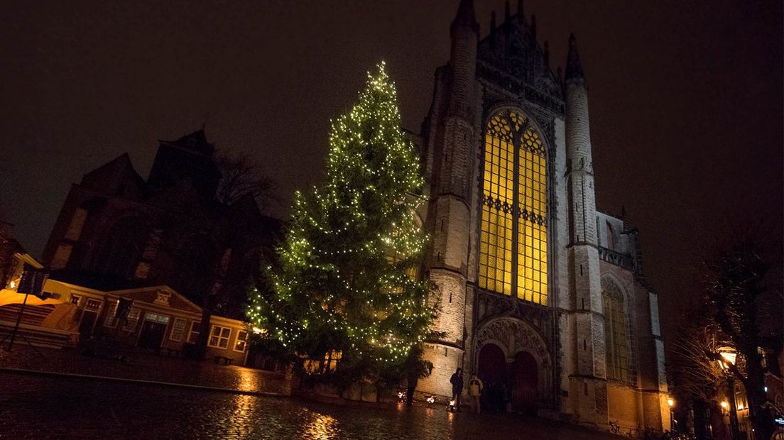 Kerstboom Hooglandse Kerkgracht in Leiden