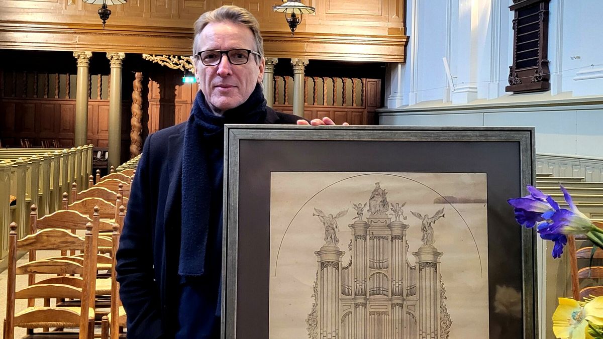 Kunstdetective Arthur Brand brengt gestolen tekening terug naar Menaam