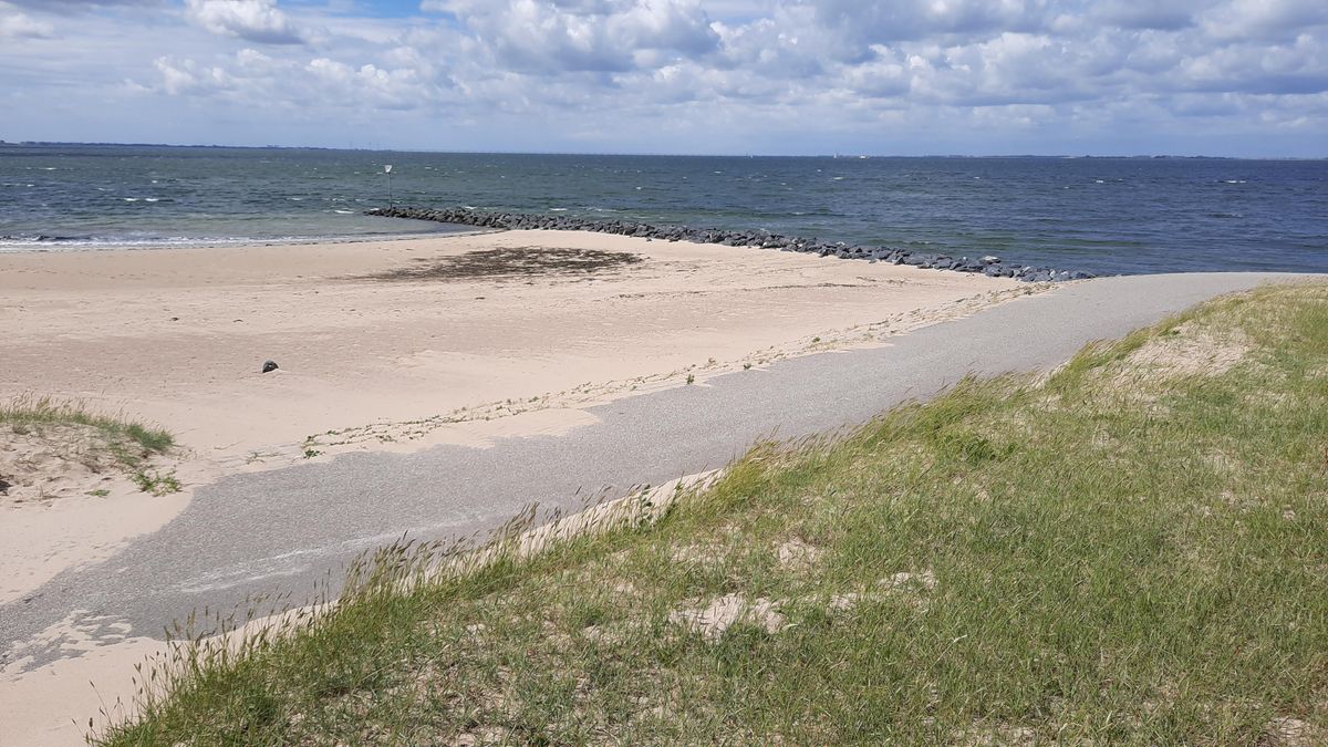 Overlastgevers bij strandje in Wemeldinge riskeren een boete