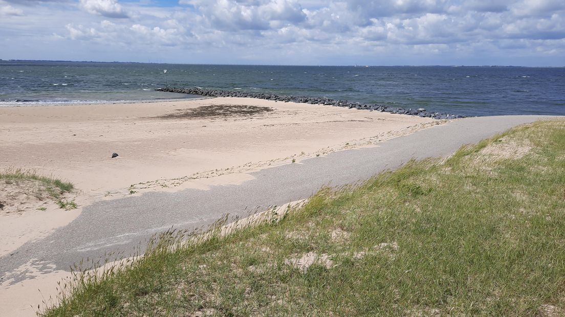 Overlastgevers bij strandje in Wemeldinge riskeren een boete