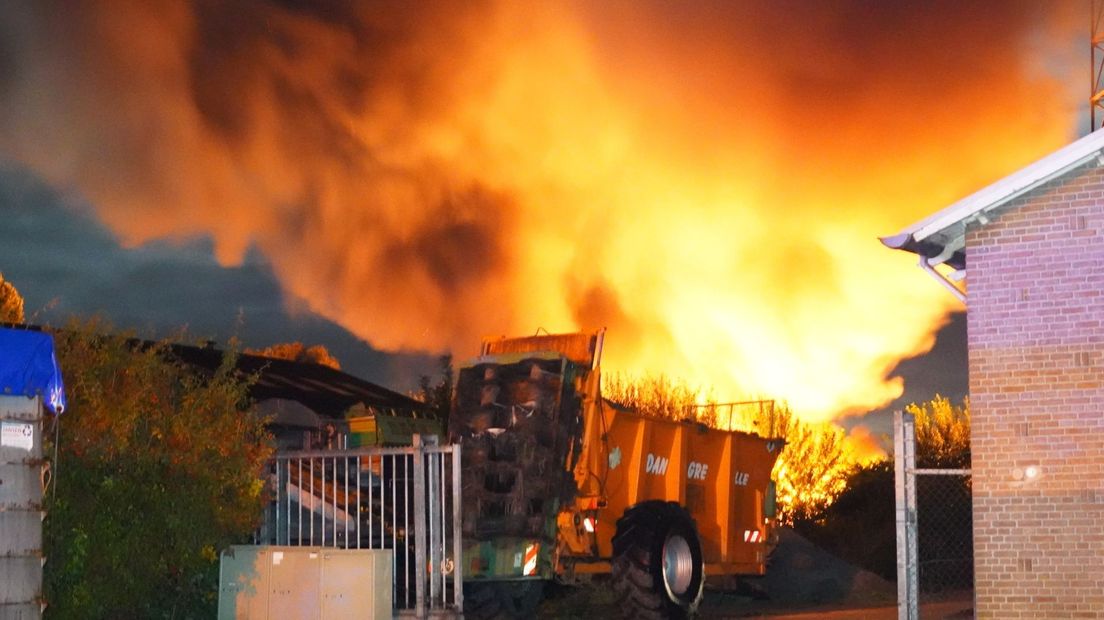 Bij de brand gingen zo'n veertig auto's in vlammen op (Rechten: Persbureau Meter)