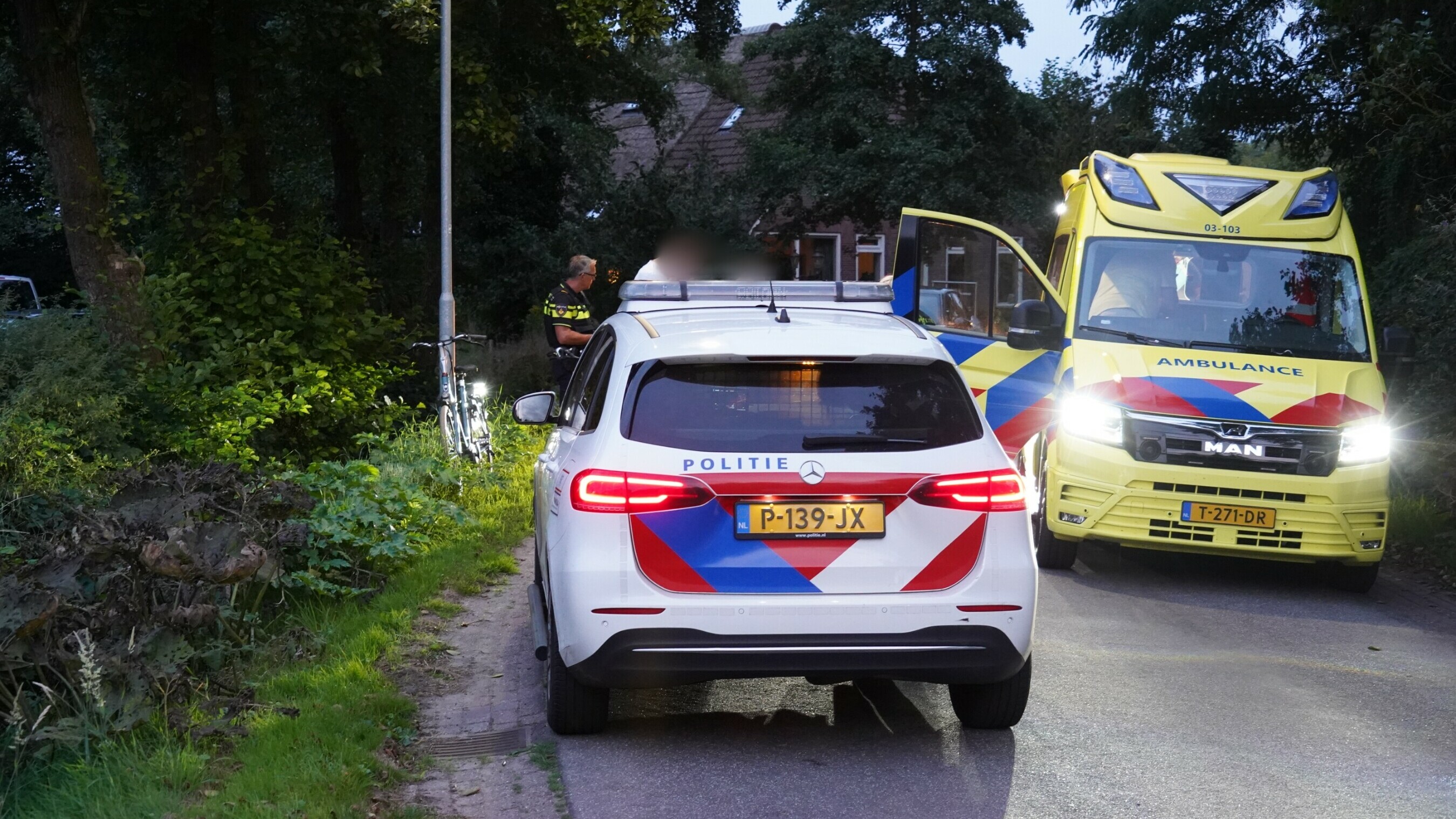 Fietsers raken gewond bij botsing in Hijken.