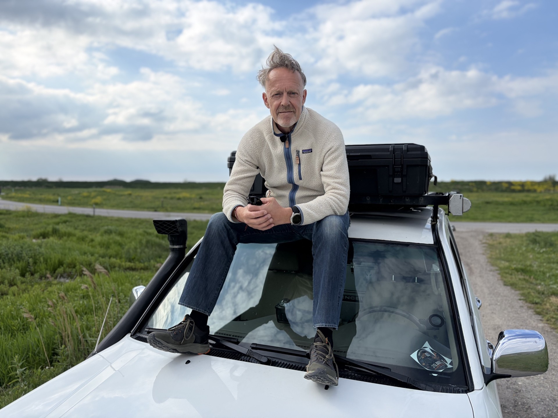 Hans op zijn auto