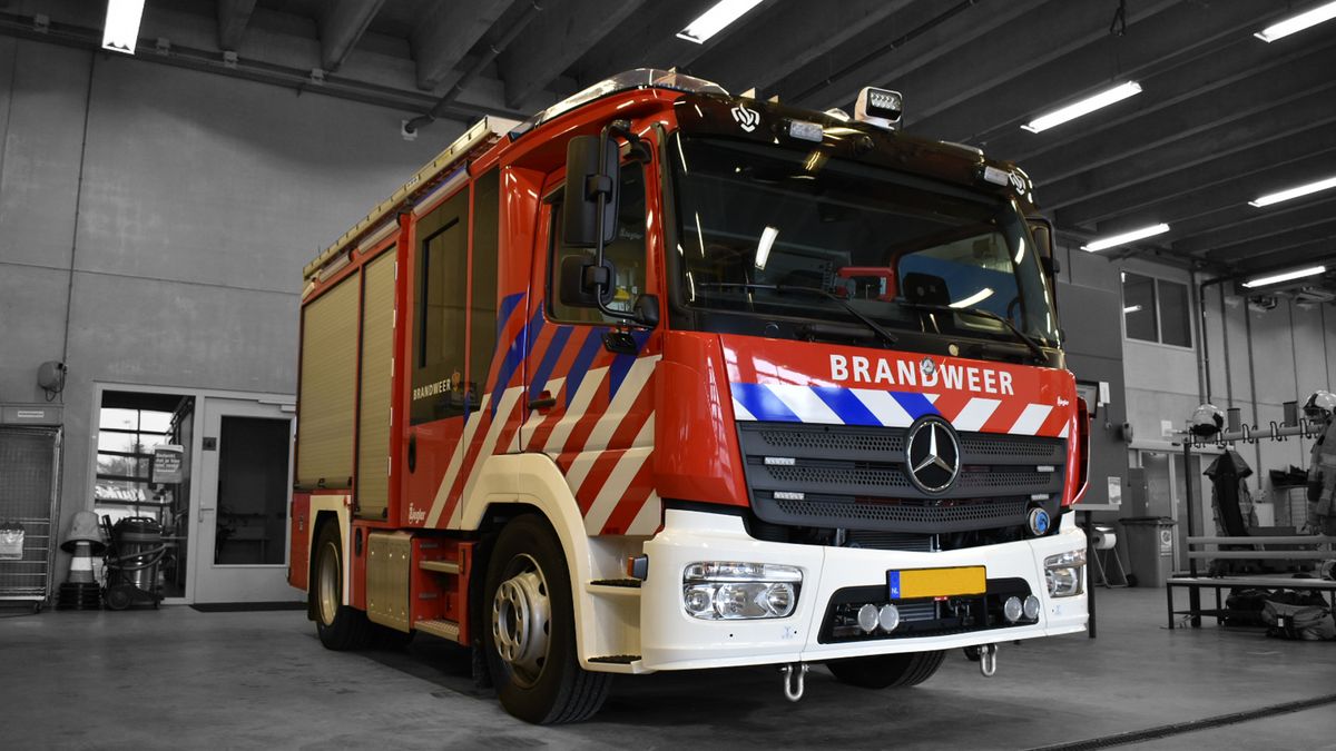 Uitslaande zolderbrand in Houten, dak deels ingestort