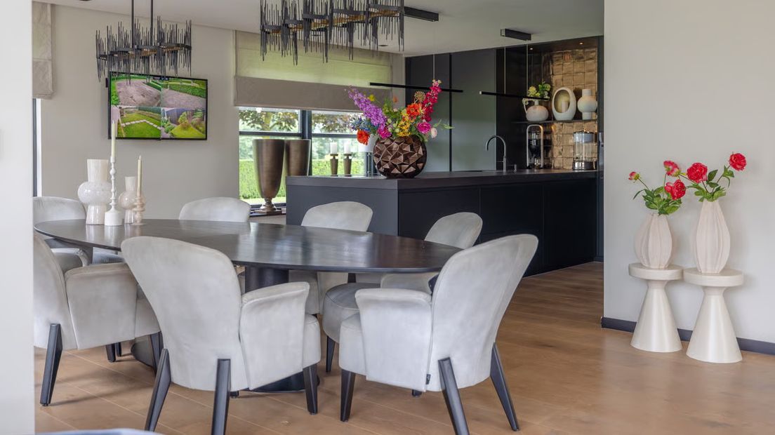 Dit huis bij Drogeham staat voor 2,2 miljoen te koop
