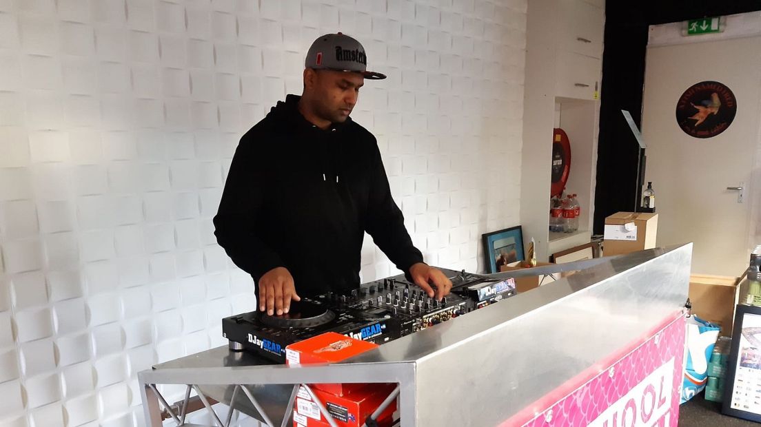 Amrish start met een wereldrecordpoging langste dj livestream