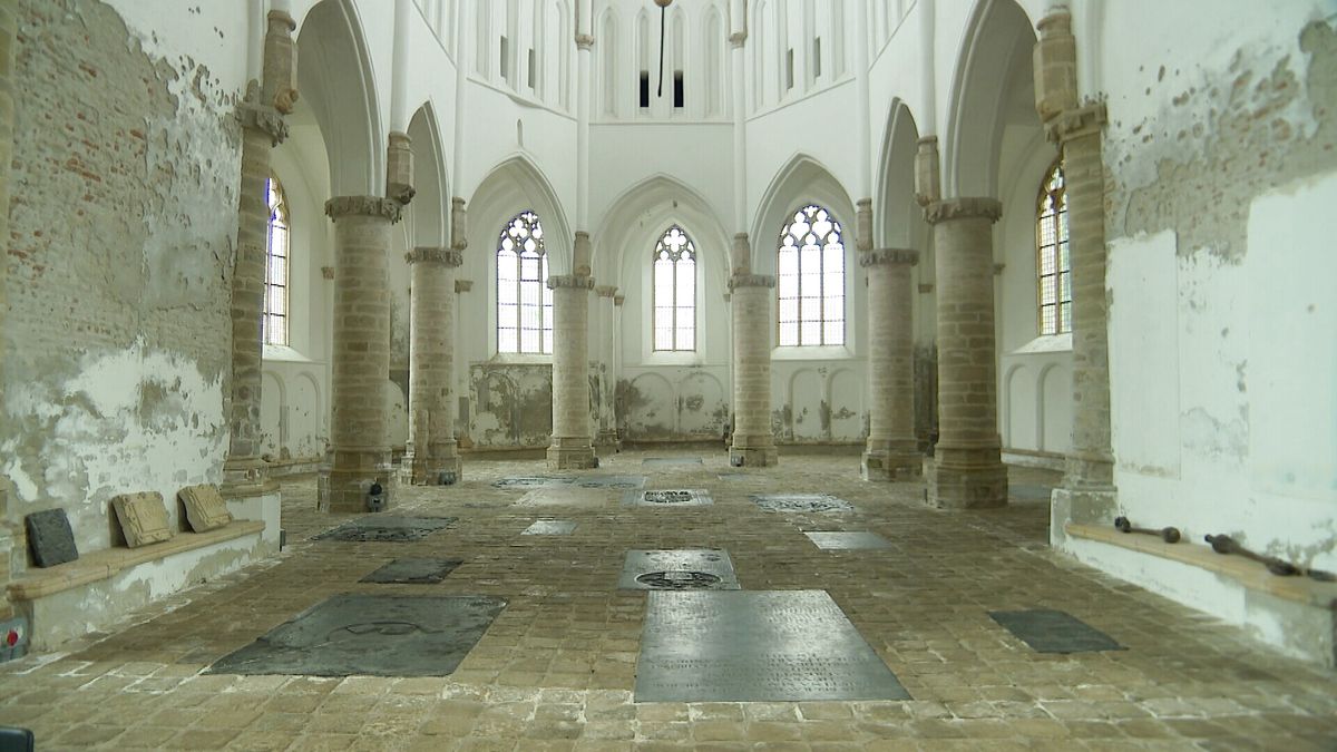 Glazen balkons in de nok van de kerk in Brouwershaven voor de ultieme beleving