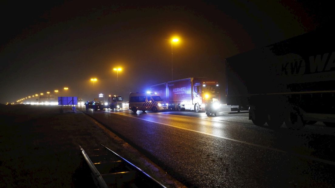 A28 dicht na ongeluk bij Hattemerbroek