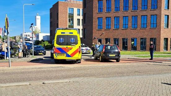 Fietser gewond bij aanrijding in Almelo. Fietser gewond bij aanrijding in Almelo.