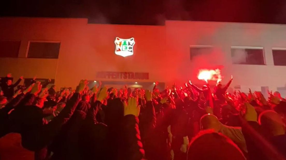 Honderden fans van NEC om 01.00 uur 's-nachts bij De Goffert