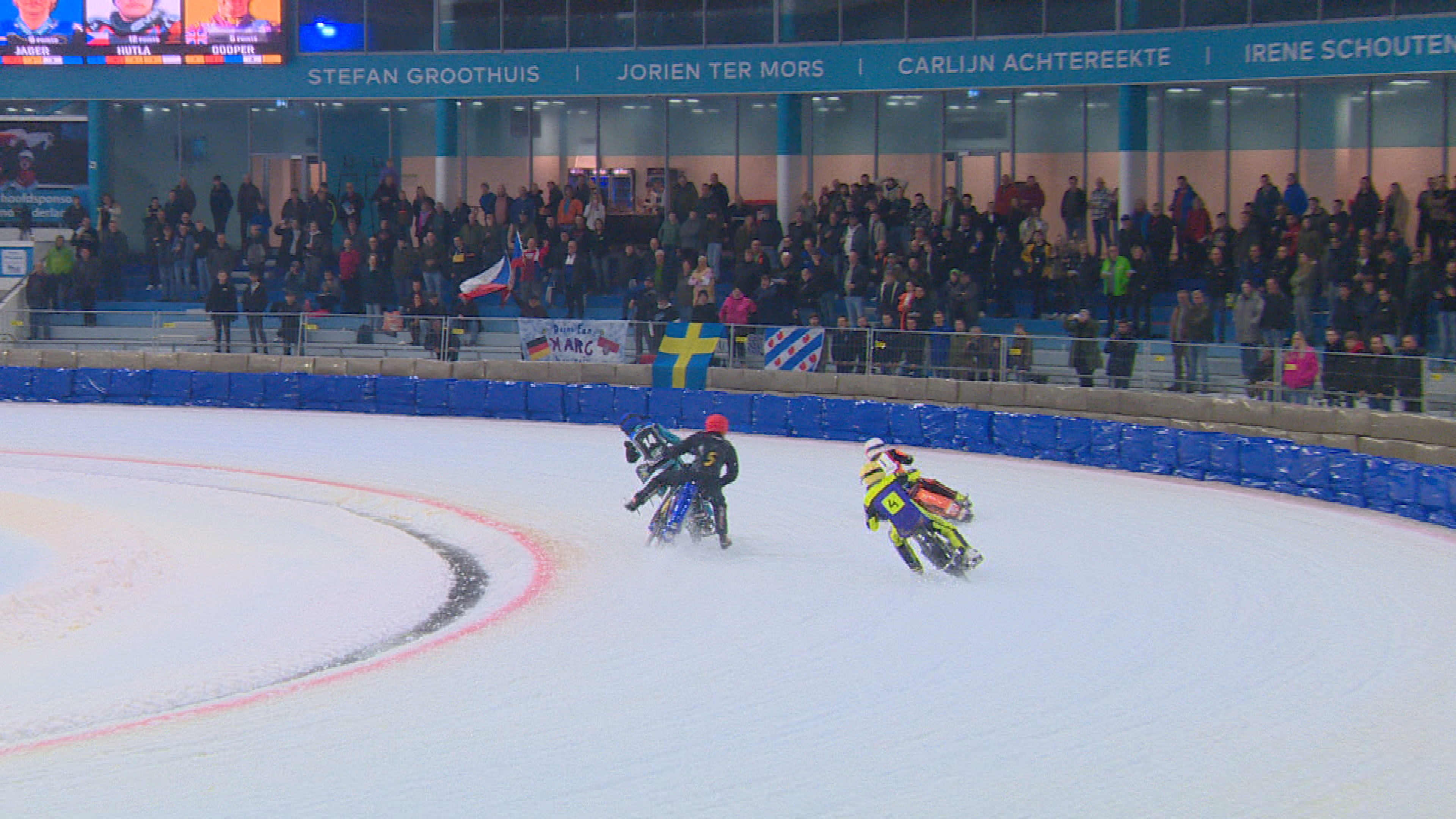 De crash fan Leon Kramer (midden)