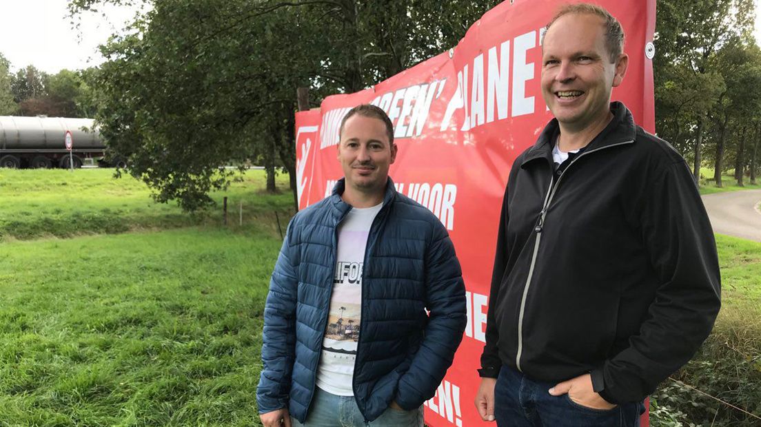 Folkert Metselaar (r) en Tom Steijvers van het Actiecomité Gien Planet (Rechten: RTV Drenthe/Hielke Meijer)