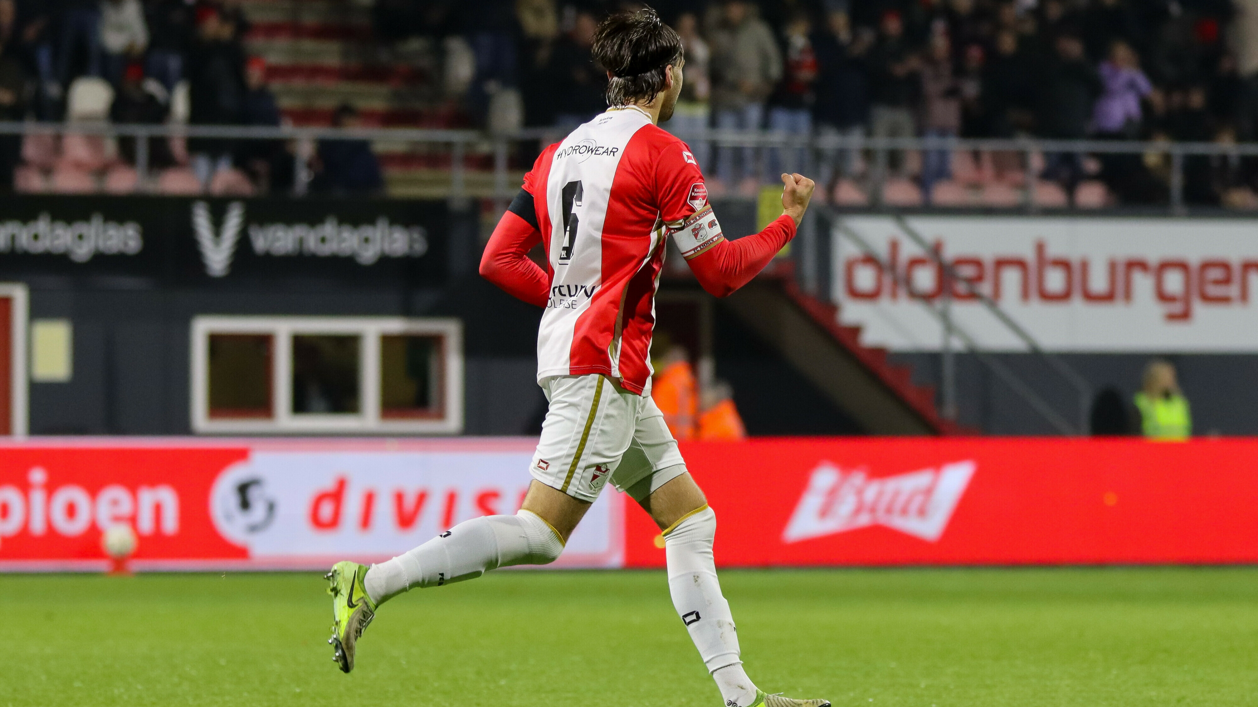 ADO Den Haag slaat dubbelslag bij FC Emmen